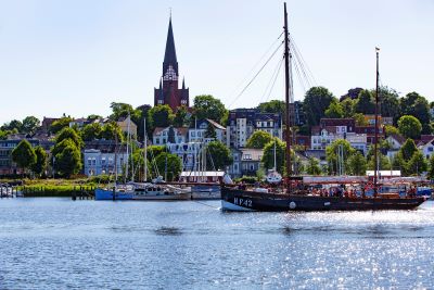 NR Traditionssegler im Flensburger Hafen Nadine EhlersMalte Christiansen small